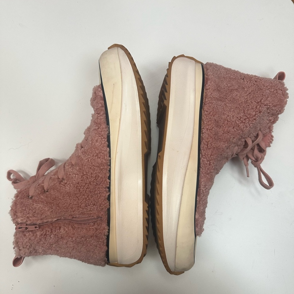 Steve Madden Pink Fuzzy Converse Sneaker size 10 - Picture 6 of 7